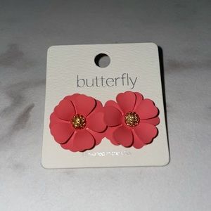 Flower stud earrings